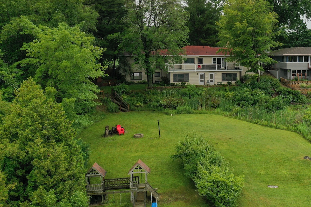 Updated Guest apartment with Lake Views and close to Lake Michigan Beaches