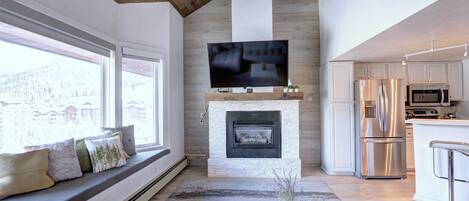 Mountain Modern Loft (Sleeps 5)