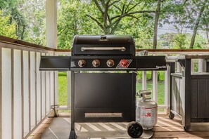 Gas grill with propane