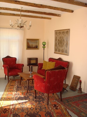 Living room with direct access to terasse and pool