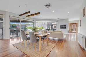 Dining and lounge area