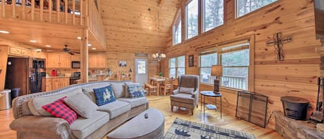 Blue Ridge Vacation Rental | 3BR | 3BA | 3-Story Cabin | 2,520 Sq Ft