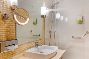 A bright and airy bathroom with clean lines, providing a neat and refreshing space for daily routines.
