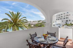 Unique dining experience under an archway (sea view is not guaranteed)