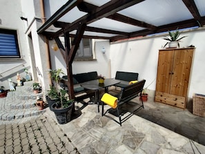 Kinderfreundliche Ferienwohnung mit familiärem Ambiente und Terrasse-Terrasse
