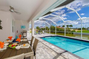 Large under Truss Lanai Sitting Area