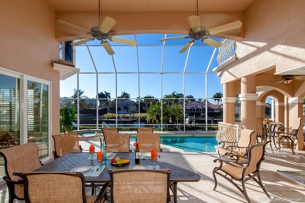 Outdoor Dining with a View- No Pool Cage present-
