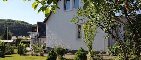 Mit einladenden Garten