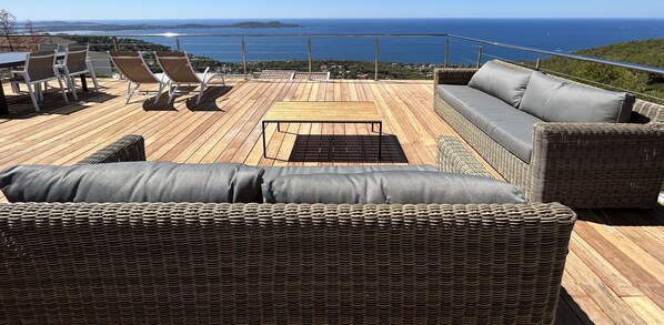 Vue à couper le souffle-face île d'or-Villa 180-Sea and Mountain Pleasure