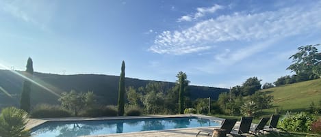 La piscine avec sa vue incroyable 