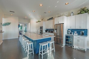Perfect for casual meals, morning coffee, or gathering with friends and family. The open layout keeps the space bright, welcoming, and functional.