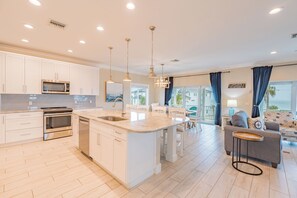 Elegant Open-Concept Kitchen.