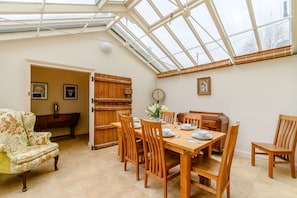 Milton House Dining Room - StayCotswold