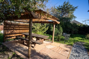 Al fresco dining in the brand new garden pergola.