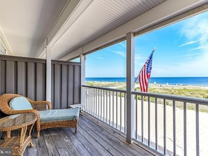 Master bedroom balcony - Ocean front