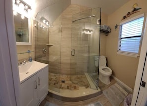 Full bath w/ seamless shower doors