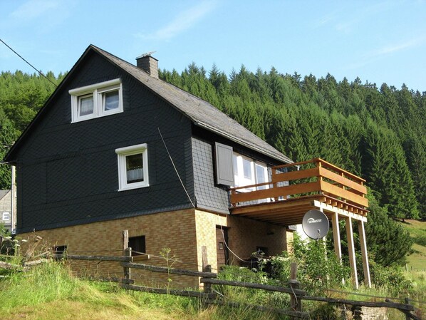 Außenseite Ferienhaus [Sommer]
