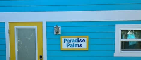 Welcome to Paradise Palms!