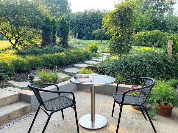 Safe and peaceful environment close to town, UVA, Monticello and many wineries.