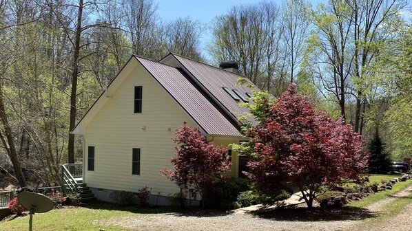 Oasis Red Maple Entrance