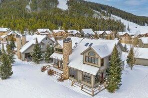 Our golf course home, just steps from the Super Bee lift.