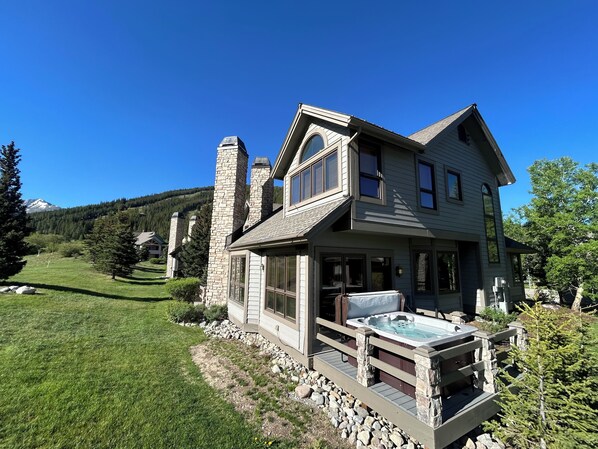 House sits on golf course with hot tub off game room. Easy access. 