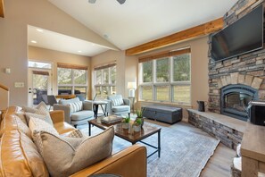 Gorgeous views of golf course and mountains right outside the door.
