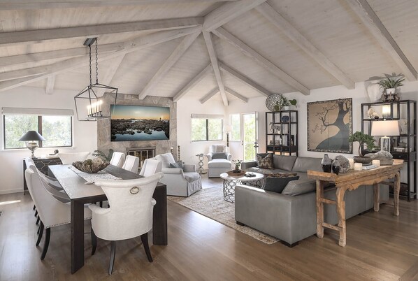 Welcome to "Casa Carmela" in Beautiful Carmel!