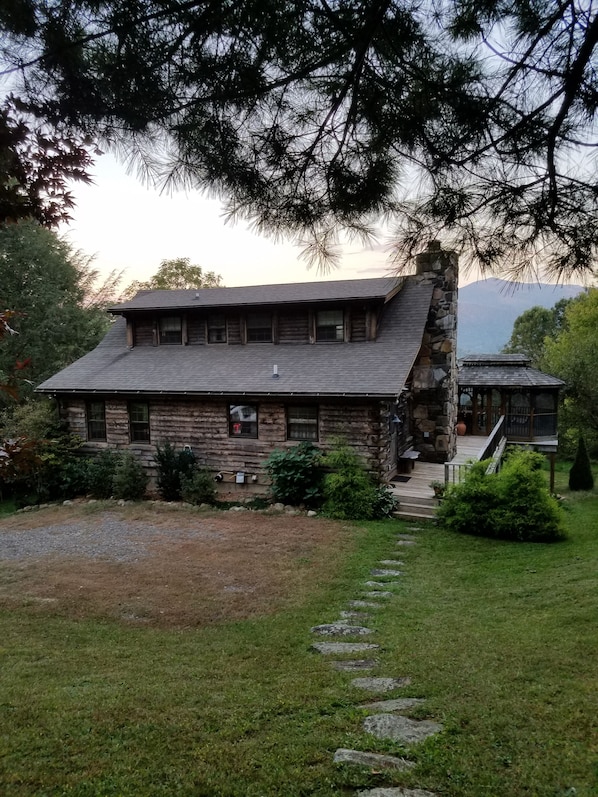 STANDING STONE CABIN