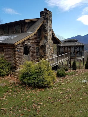 SIDE VIEW WITH GAZEBO