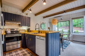 Updated breakfast bar/ dining area will fit your needs. Quick breakfast  at the breakfast bar as you head out for a day of exploring, or gather with the family for game/ pizza night around the dining table! 