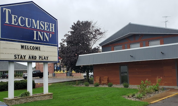 Tecumseh Inn & Suites