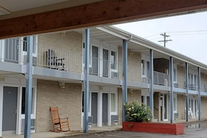 Tecumseh Inn room front doors