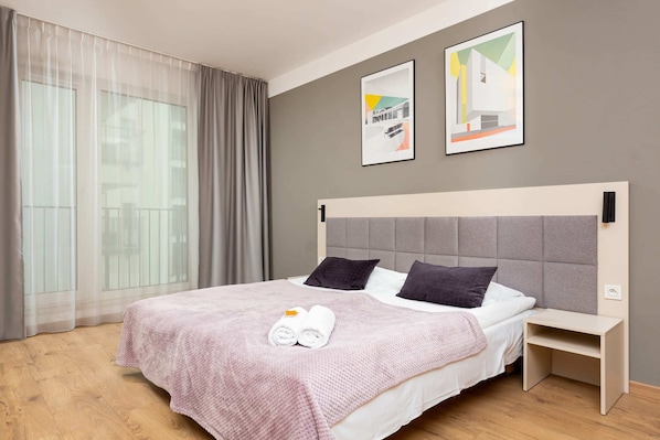 Spacious living room with full equipment.