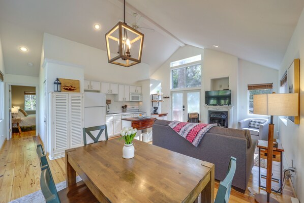 Newland Vacation Rental | 2BR | 2BA | 875 Sq Ft | Single-Story Cabin