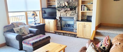 Livingroom with gas fireplace and plenty of seating