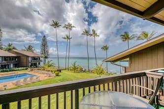Lofted Lahaina gem pool, ocean view, & high-speed WiFi