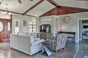 Living Room | Central A/C & Heating | Smart TV | Board Games