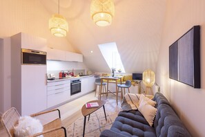 La pièce de vie et son espace cuisine
