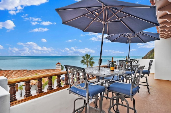 “Location, Location, Location… We were extremely happy with the panoramic ocean views. Our friends thought we were in a different country. Looking forward to booking the villa again in the future.”