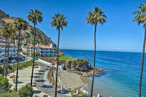 "Amazing stay surprised my wife for her birthday and she loved it!! Highly recommended to any one who is trying to go for a nice getaway!!! 5 stars all around!!