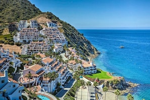 "This property is beautiful and staying in Hamilton Cove was amazing!! My family absolutely loved it and we home to be back soon!"