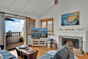“Stunning view, beautifully decorated and one of the best locations in Hamilton Cove !”