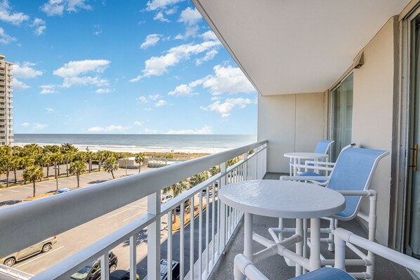 Beach and ocean views - Lovely ocean and beach views from the 4th floor!