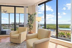 Brand newly restyled condo in a great location for boating, nature activities, fresh seafood and fun nightlife! King suite, 2 Queen bedrooms, bunk room, 2 baths. Beautifully furnished and thoughtfully equipped so you have a great stay!
