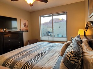 Jr King Room, Sealy, LG Smart TV, Western Theme, Fantastic Views, Moab Portal 