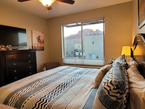 Jr King Room, Sealy, LG Smart TV, Western Theme, Fantastic Views, Moab Portal 