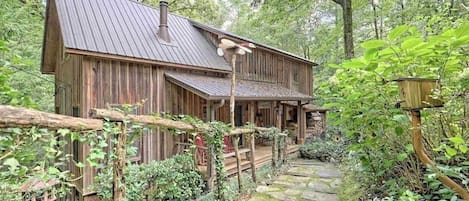 Front of cabin with stone steps leading down to front door