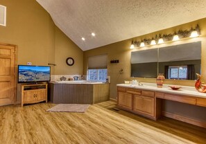 Jacuzzi tub in master suite 