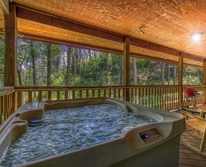 Outdoor spa tub